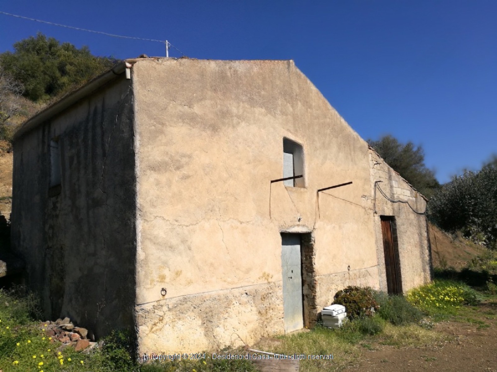 Rural building to renovate with 1.7 ha olives and vines, Castelbuono