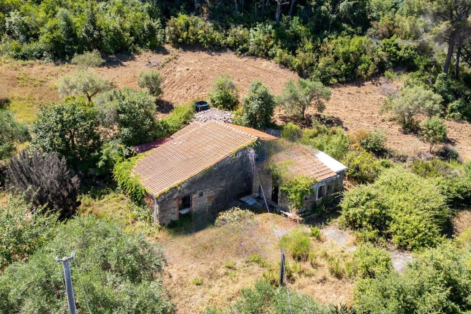 Habitable Madonie house with well and guest annex, Cefalù