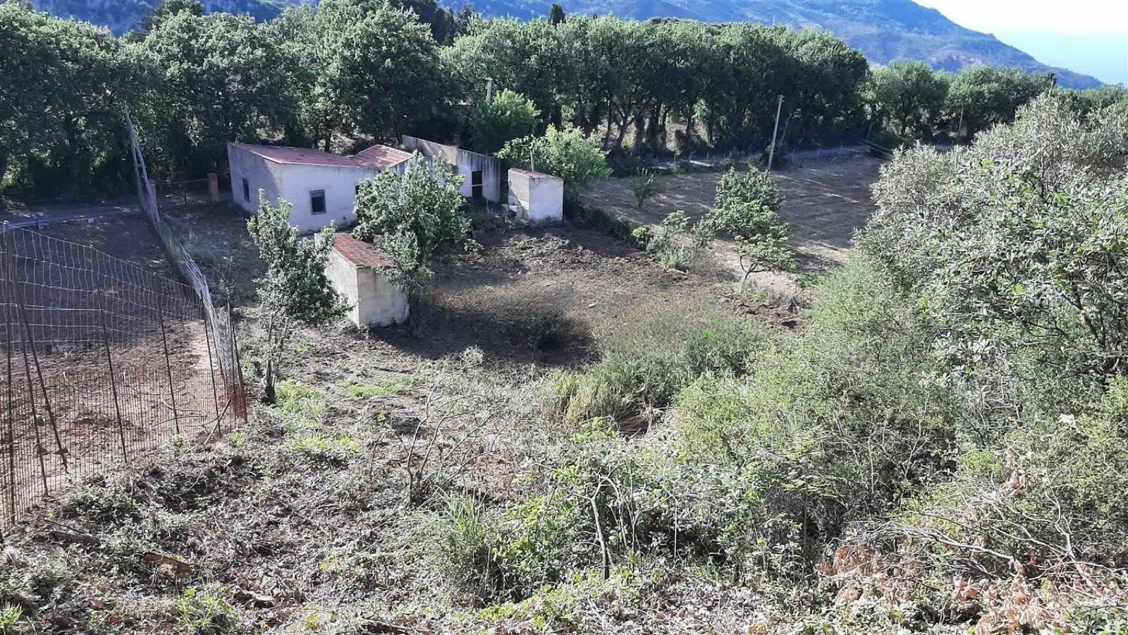 Unfinished rural building, 3200 m2 and well, Cefalù