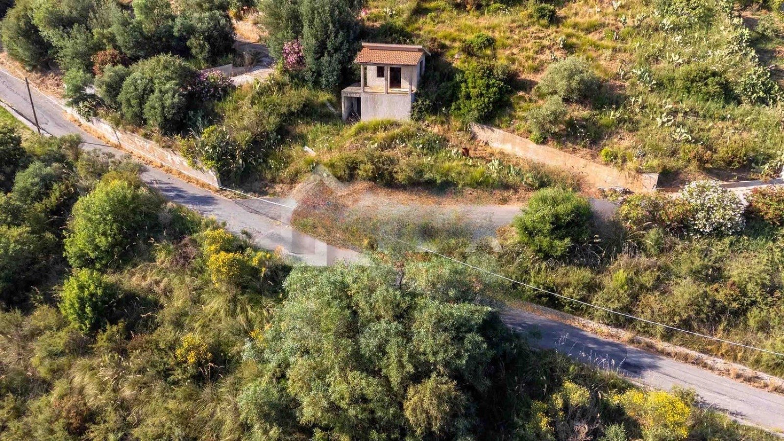 3912 m2 farmland with 36 m2 building, Cefalù