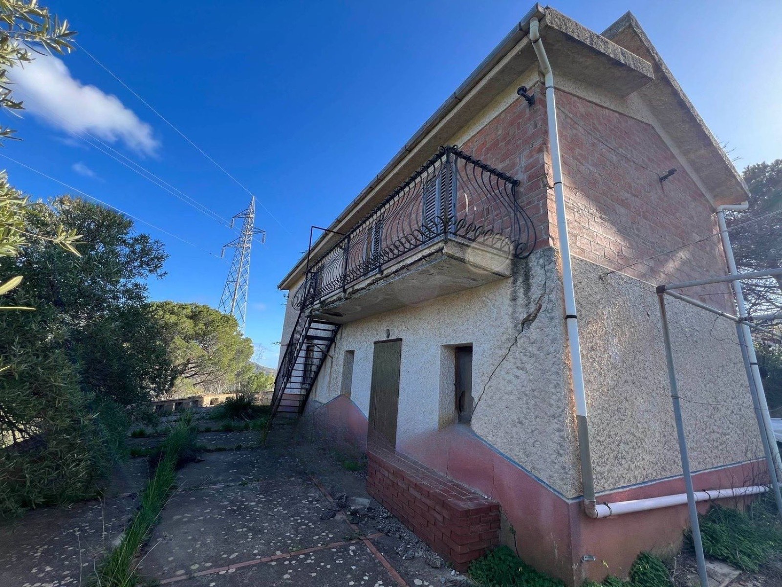 Farmhouse to renovate with ~0.57 ha near Pollina, Pollina